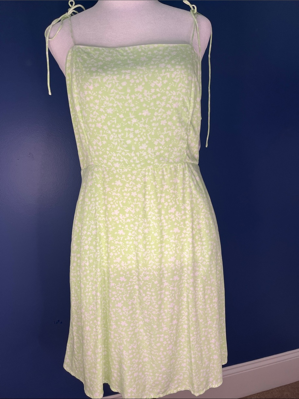 Old Navy -Light Green Floral Tie-Shoulder Sundress,smocked back, med , New w tag